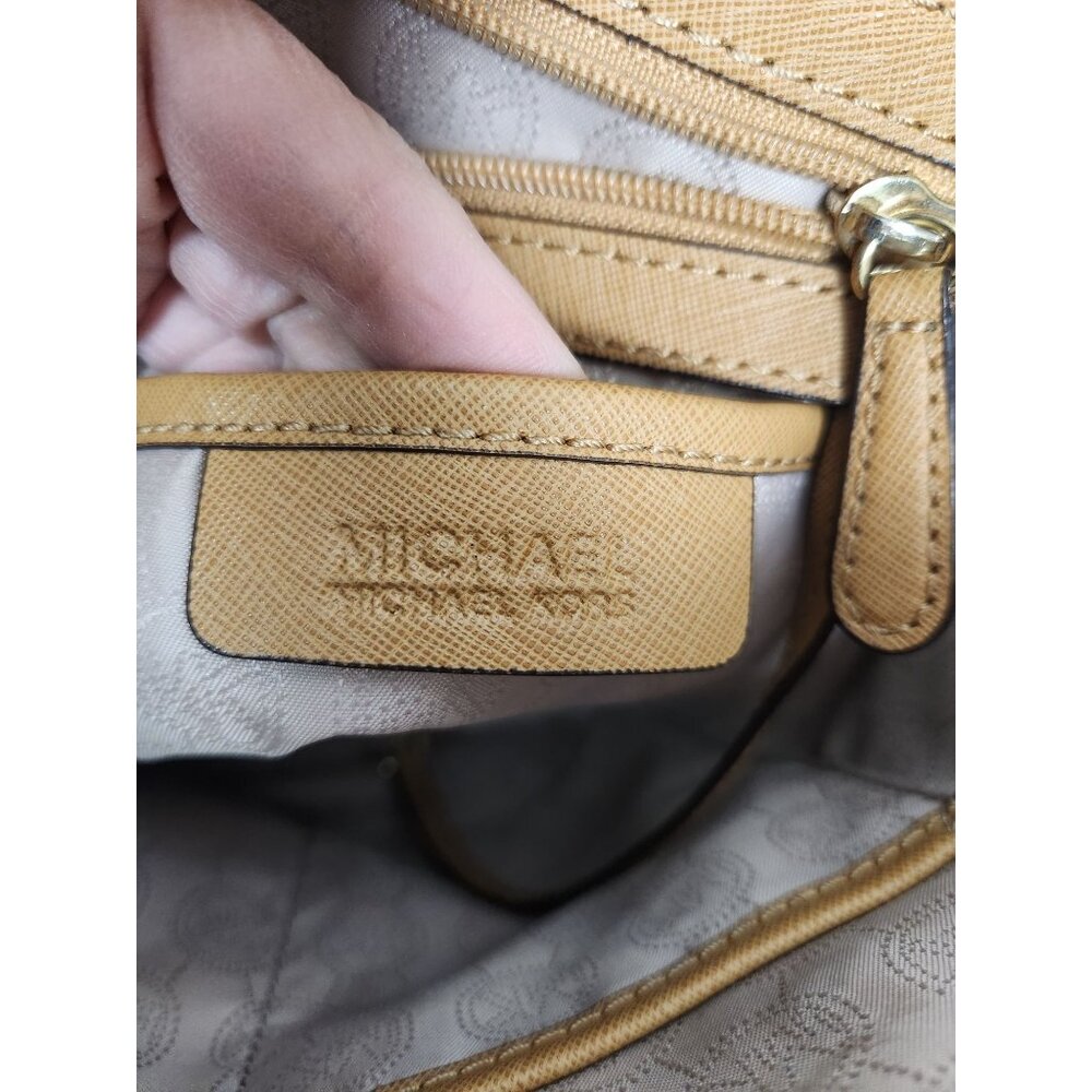 Michael Kors Cindy LG Tan Dome Satchel Bag Oyster Saffiano Leather - Picture 7 of 8